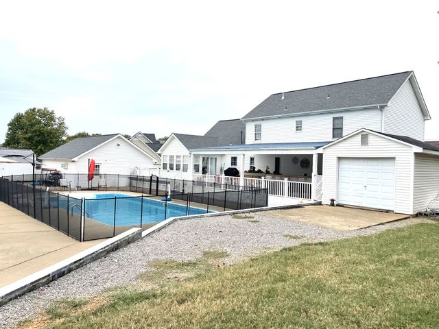 1124 Thornberry Dr, Clarksville, TN 37043