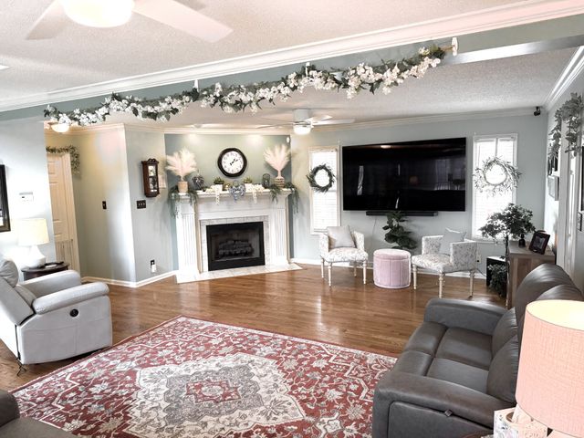 1124 Thornberry Dr, Clarksville, TN 37043