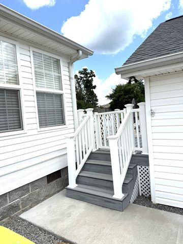 1124 Thornberry Dr, Clarksville, TN 37043