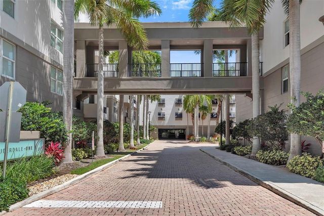 2421 NE 65th Street 611, Fort Lauderdale, FL 33308