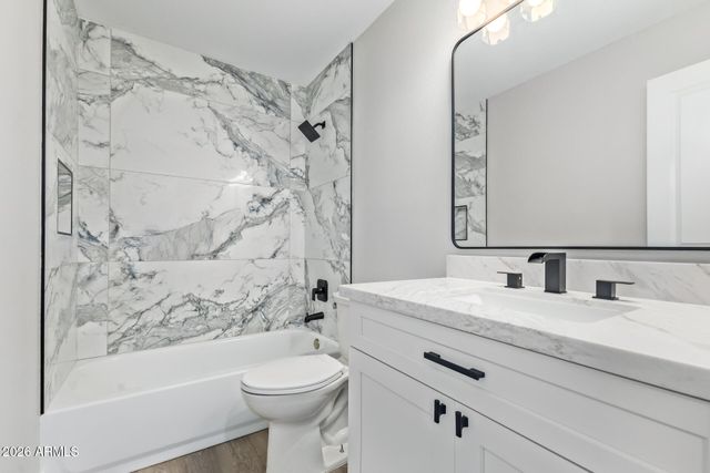 7922 W CLAYTON Drive, Phoenix, AZ 85033