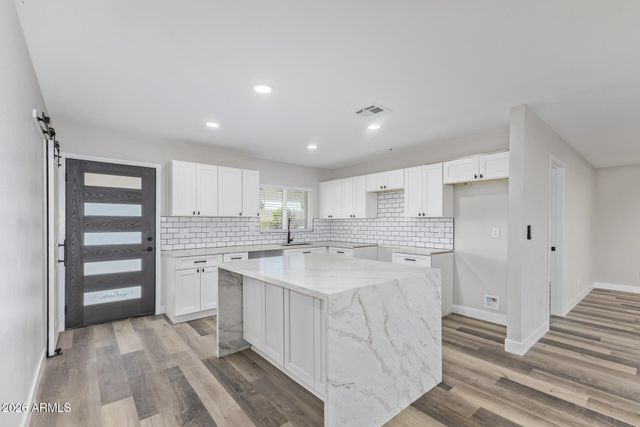 7922 W CLAYTON Drive, Phoenix, AZ 85033