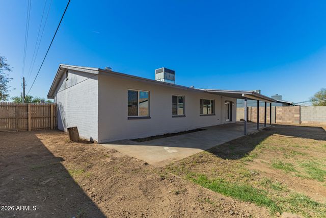 7922 W CLAYTON Drive, Phoenix, AZ 85033