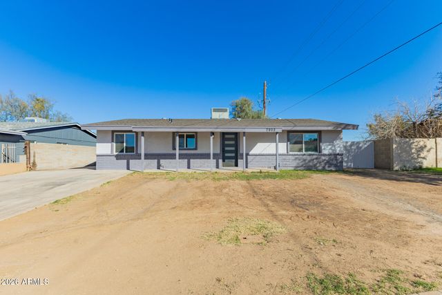 7922 W CLAYTON Drive, Phoenix, AZ 85033