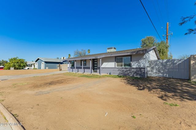 7922 W CLAYTON Drive, Phoenix, AZ 85033