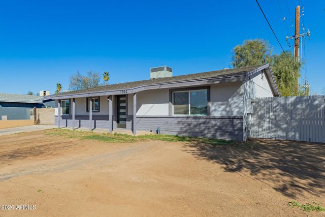 7922 W CLAYTON Drive, Phoenix, AZ 85033