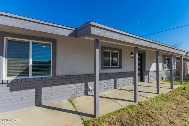 7922 W CLAYTON Drive, Phoenix, AZ 85033