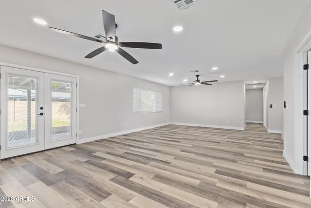 7922 W CLAYTON Drive, Phoenix, AZ 85033