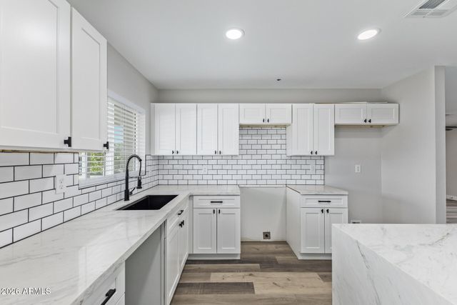 7922 W CLAYTON Drive, Phoenix, AZ 85033