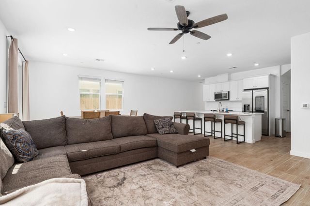 1174 Granite Drive W, Madera, CA 93636