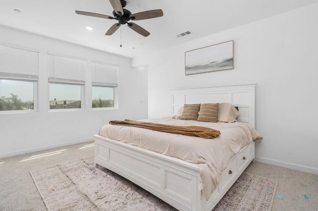 1174 Granite Drive W, Madera, CA 93636