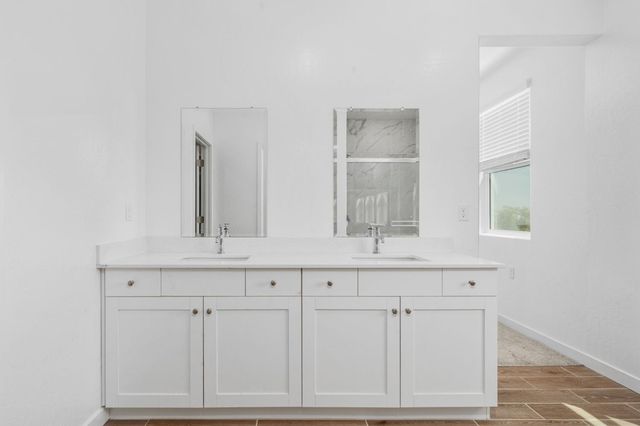 1174 Granite Drive W, Madera, CA 93636
