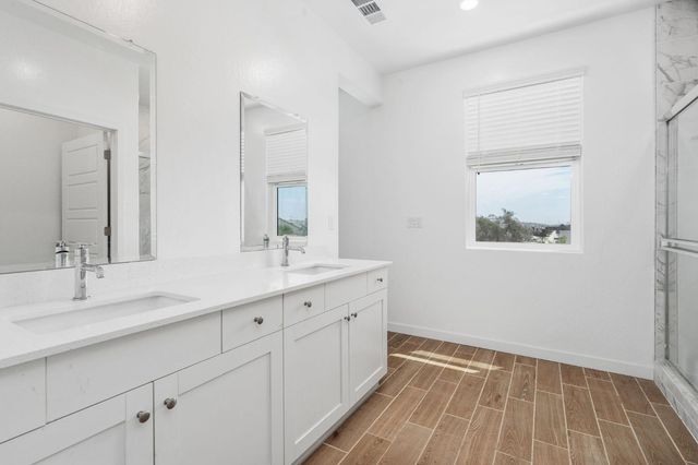 1174 Granite Drive W, Madera, CA 93636