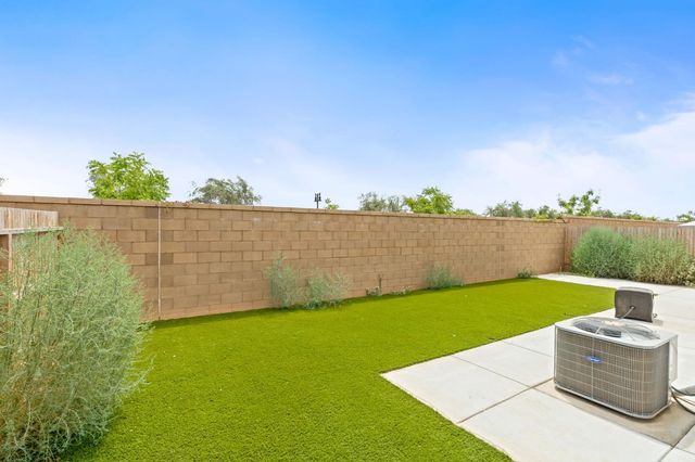1174 Granite Drive W, Madera, CA 93636
