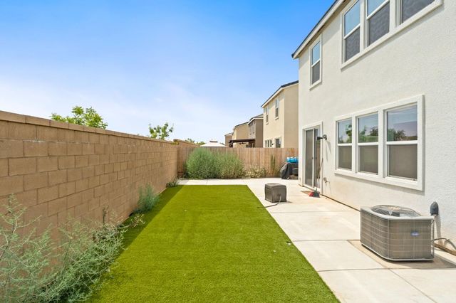 1174 Granite Drive W, Madera, CA 93636