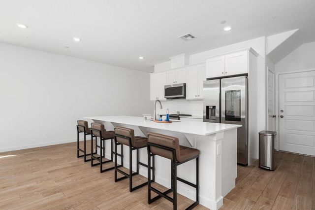 1174 Granite Drive W, Madera, CA 93636