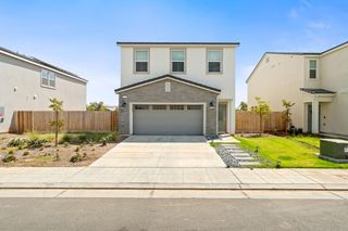 1174 Granite Drive W, Madera, CA 93636