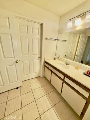 19400 Wyandotte 16, Reseda, CA 91335