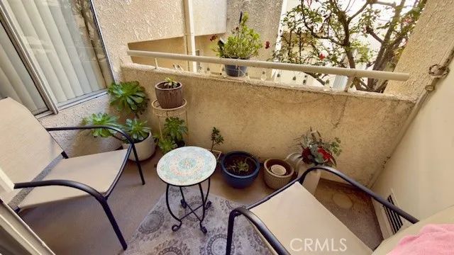 19400 Wyandotte 16, Reseda, CA 91335