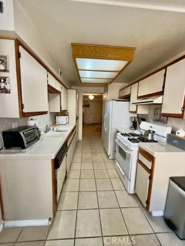 19400 Wyandotte 16, Reseda, CA 91335