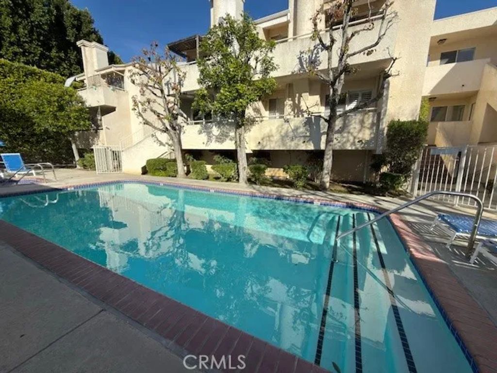 19400 Wyandotte 16, Reseda, CA 91335