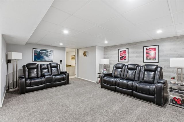 120 Crestview Mnr, Carroll Twp, PA 15063