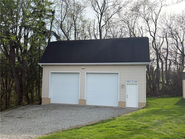 120 Crestview Mnr, Carroll Twp, PA 15063