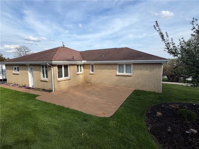 120 Crestview Mnr, Carroll Twp, PA 15063