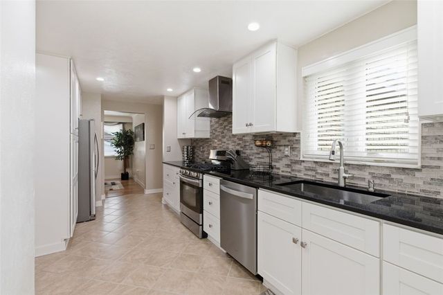 120 Crestview Mnr, Carroll Twp, PA 15063