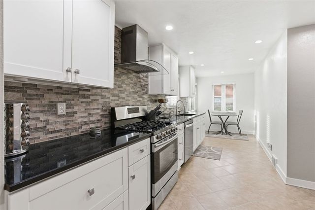 120 Crestview Mnr, Carroll Twp, PA 15063