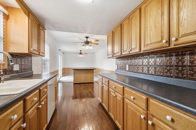 3715 Fairhaven Road, Davenport, IA 52807