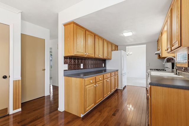 3715 Fairhaven Road, Davenport, IA 52807
