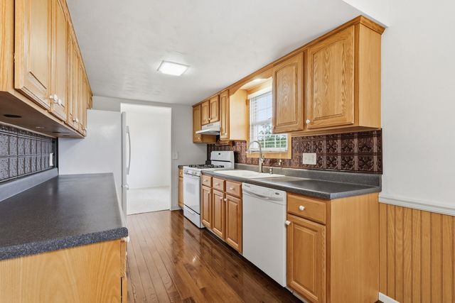 3715 Fairhaven Road, Davenport, IA 52807
