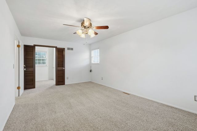 3715 Fairhaven Road, Davenport, IA 52807