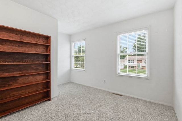 3715 Fairhaven Road, Davenport, IA 52807