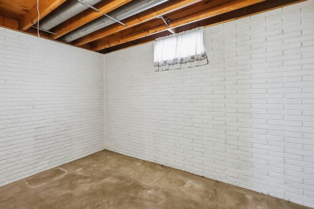 3715 Fairhaven Road, Davenport, IA 52807