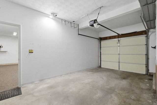 3715 Fairhaven Road, Davenport, IA 52807