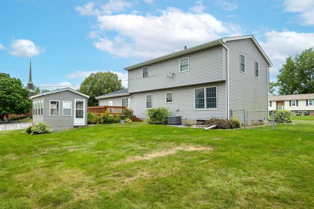 3715 Fairhaven Road, Davenport, IA 52807