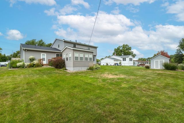 3715 Fairhaven Road, Davenport, IA 52807