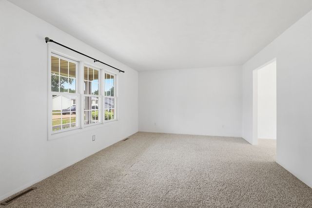 3715 Fairhaven Road, Davenport, IA 52807