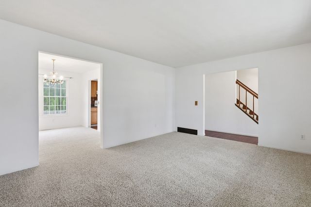 3715 Fairhaven Road, Davenport, IA 52807