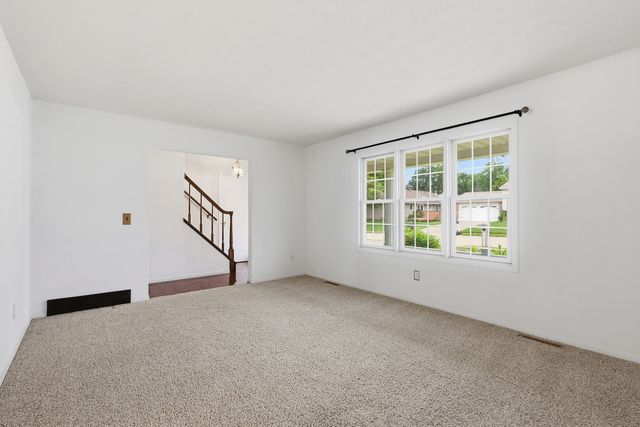 3715 Fairhaven Road, Davenport, IA 52807