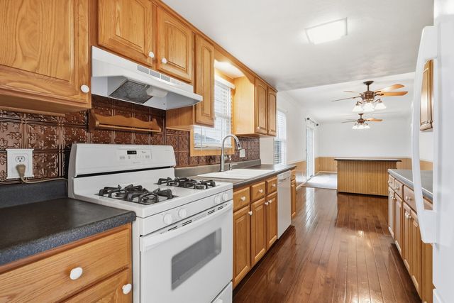 3715 Fairhaven Road, Davenport, IA 52807