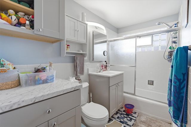44 Warwick Road, Pawtucket, RI 02861