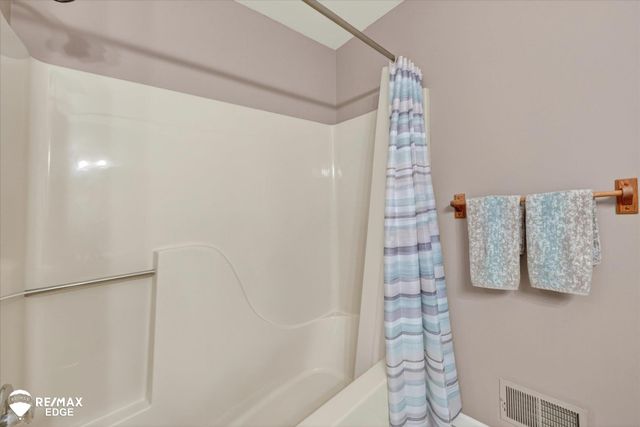 1060 Julie Drive, Davison, MI 48423