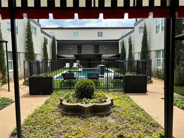 1110 Sherwood Lane 101, Nichols Hills, OK 73116