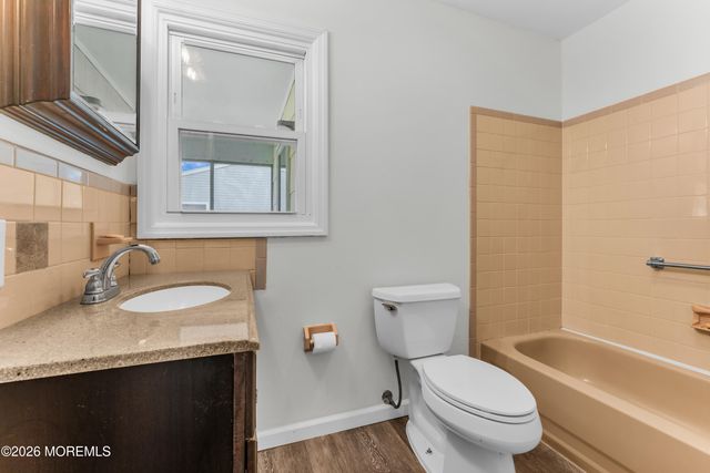 12 Bolingbroke Drive, Toms River, NJ 08757