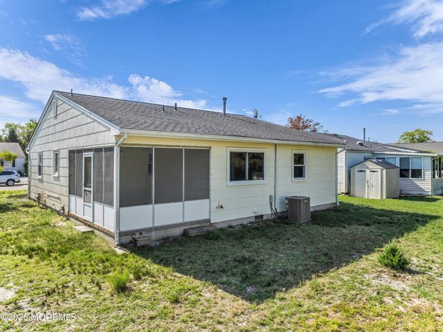 12 Bolingbroke Drive, Toms River, NJ 08757