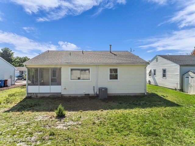 12 Bolingbroke Drive, Toms River, NJ 08757