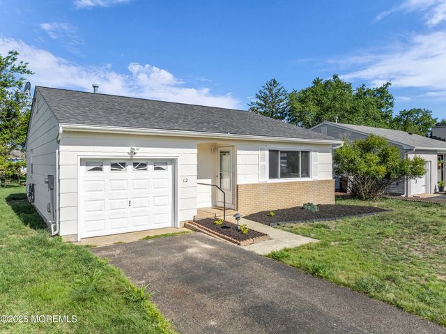 12 Bolingbroke Drive, Toms River, NJ 08757
